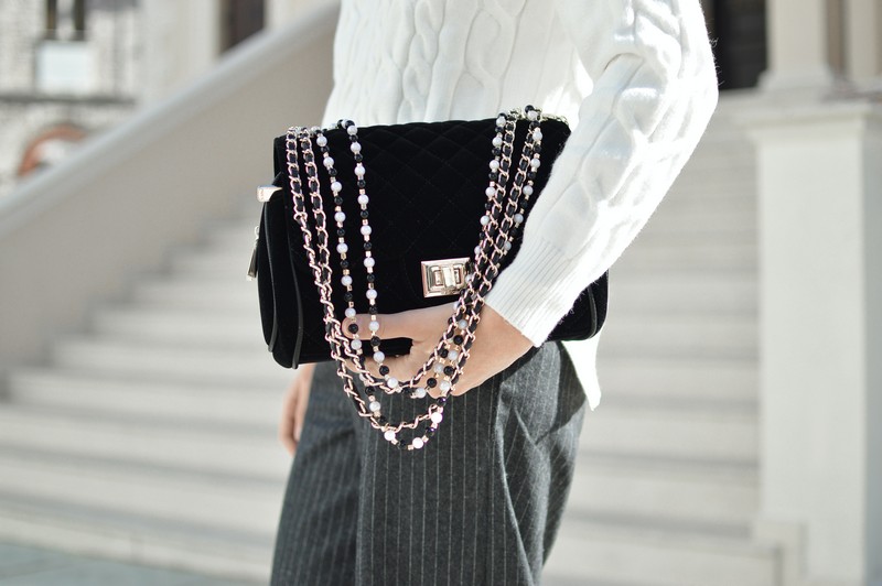 handtasche groß damenhandtasche für jeden look frau mit schwarzer tasche und metallkette