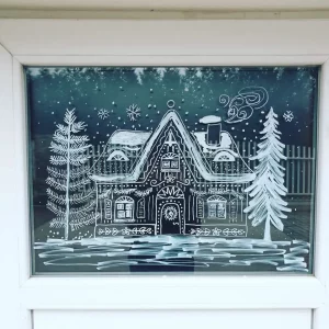 ideen für weihnachtliche fensterdeko winterliches haus mit kreidemarker malen