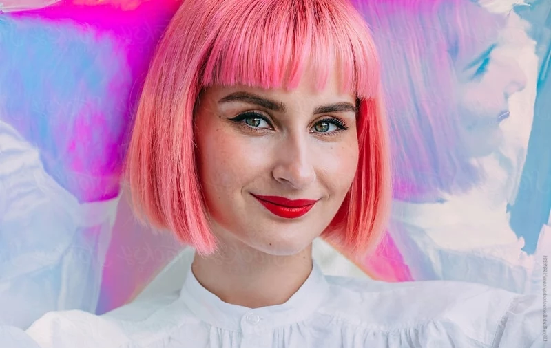 kurzhaarfrisuren damen 2022 rosa haare hacked bob mit pony