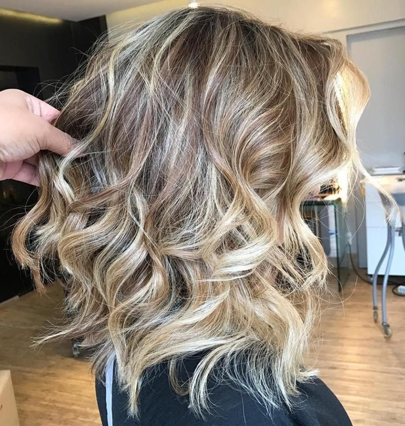 long bob blond frisur mit locken selber stylen tipps