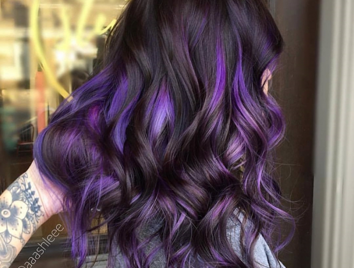 pastell lila haare mit schwarzem deckhaartrendige haarfarben