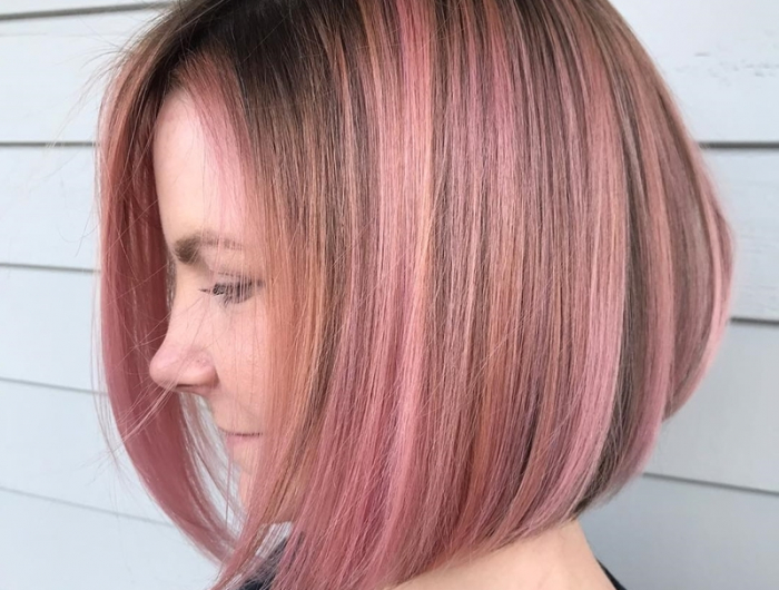 peppige frisuren für frauen ab 50 bob frisur braune haare mit rosa strähnen