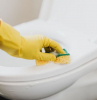 toilettensitz reinigen mit hausmitteln schwamm und handschuhen