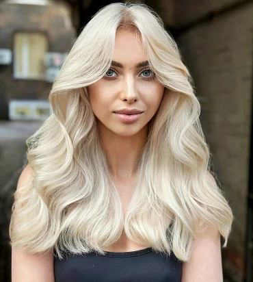 welche haarfarbe passt zu mir platinblonde haare graue augen woluminoese wellen alexandrmaslovsky