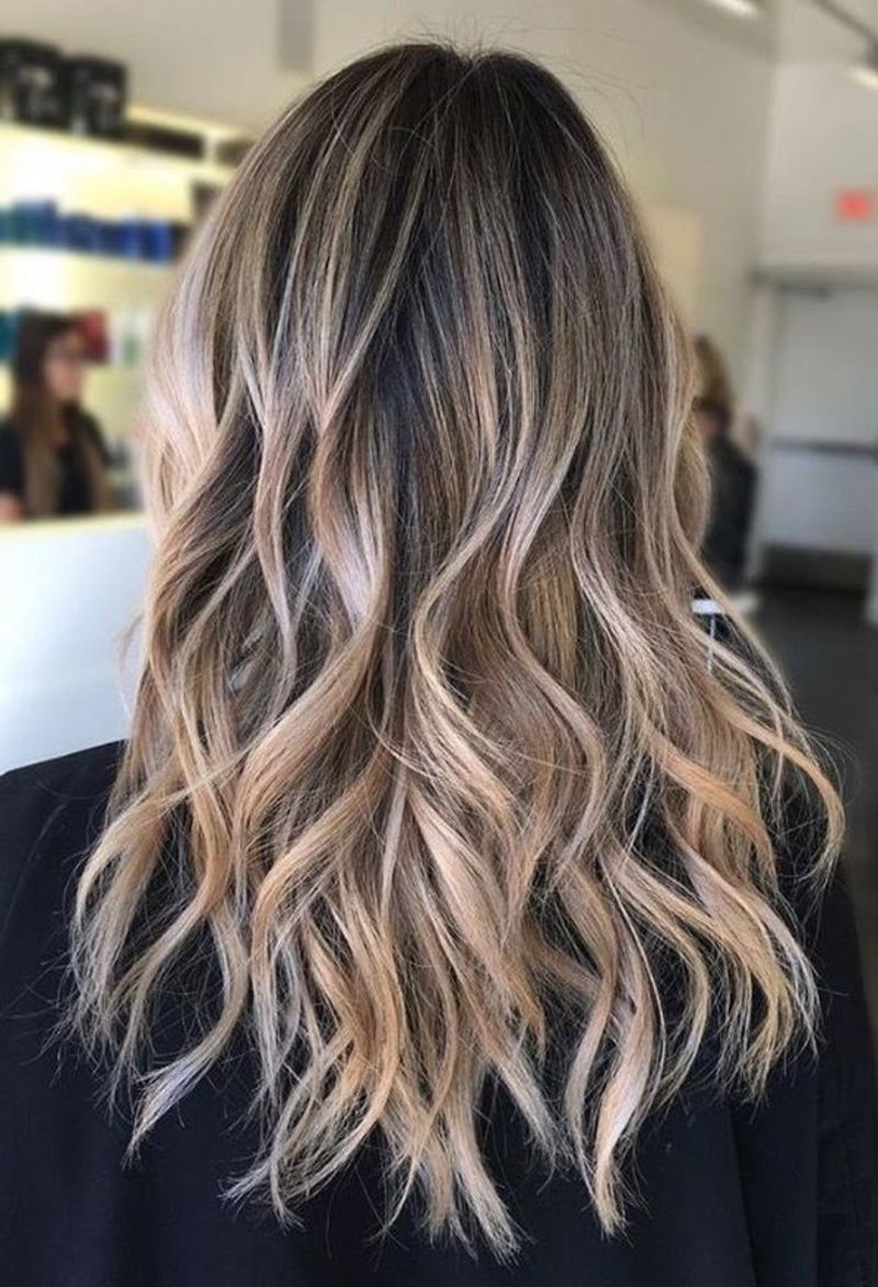 welche strähne passen zu blonden haaren balayage blond trendige frisuren