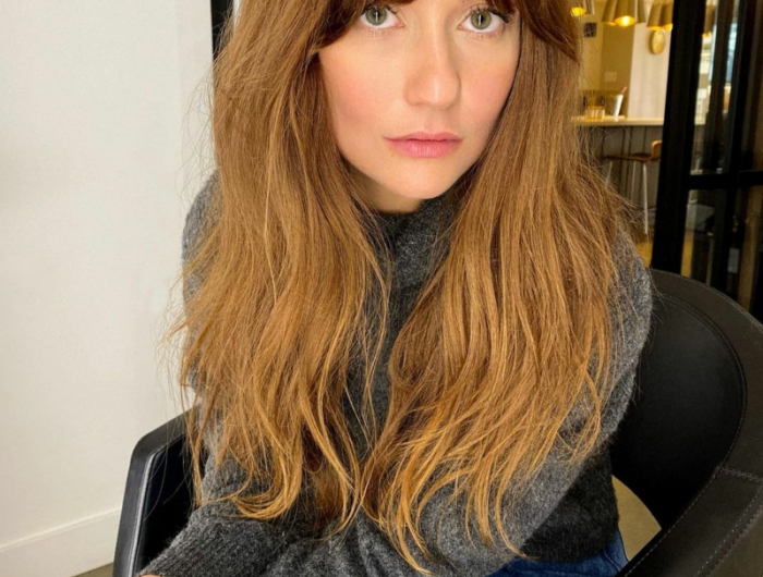0 rote glatte haare curtain bangs frisure inspiration
