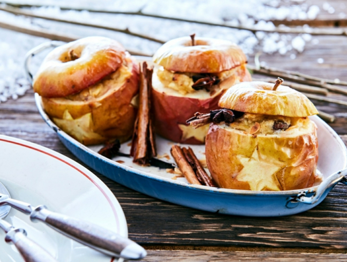baked or roasted apples with christmas stars