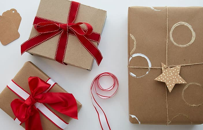 aktuelle shritts wie wird man geschenke verpacken für weihnachten ideen