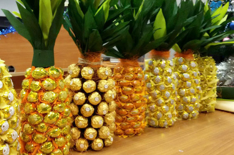 ananas mit ferrero rocher kugel weihnachten eine schöne idee