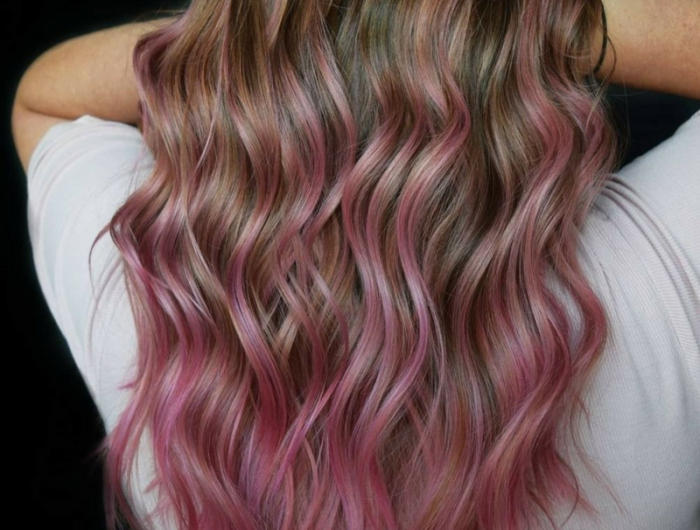 ausgefallene haarfarbe braune haare mit highlights pink