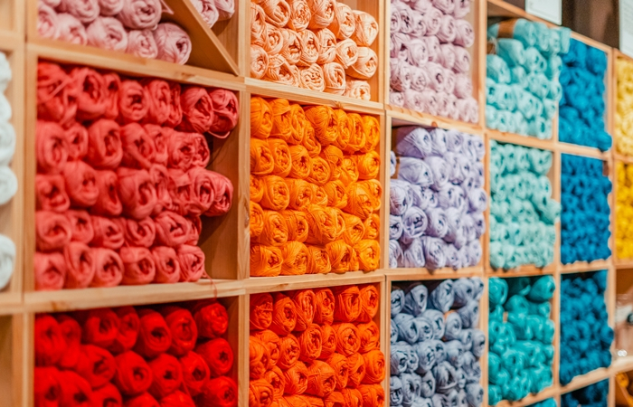 ausgefallene pullover stricken strickanleitungen kostenlos garn in verschiedenen farben