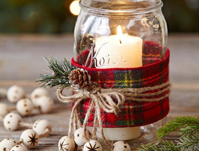 außergewöhnliche weihnachtsdeko selber machen windlich aus einmachglas dekoriert mit schleife