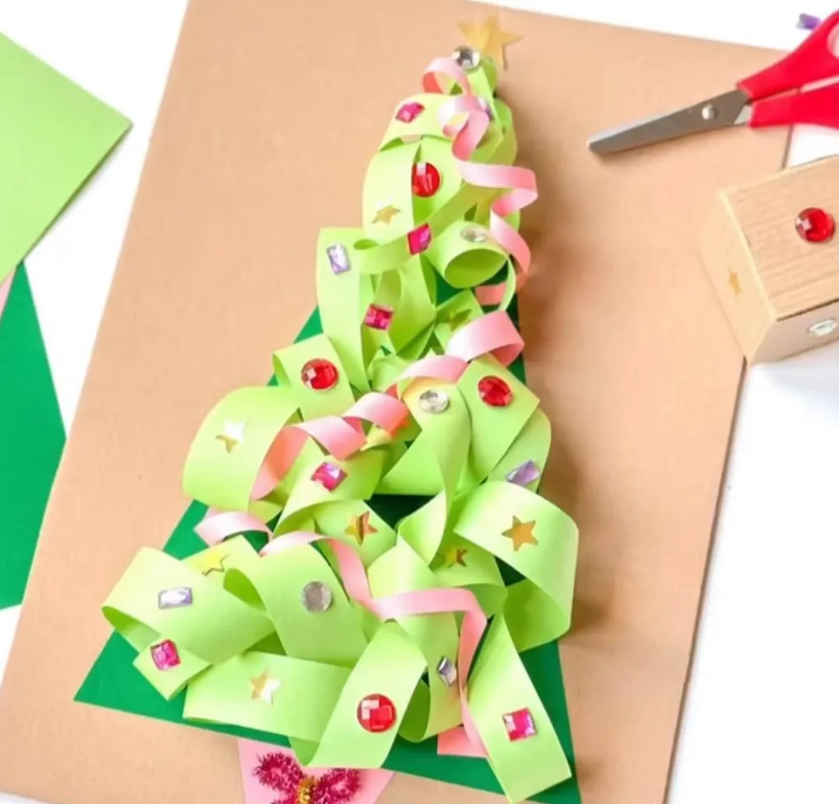 basteln mit papier für weihnachten mit kindern christbaum aus papierstreifen