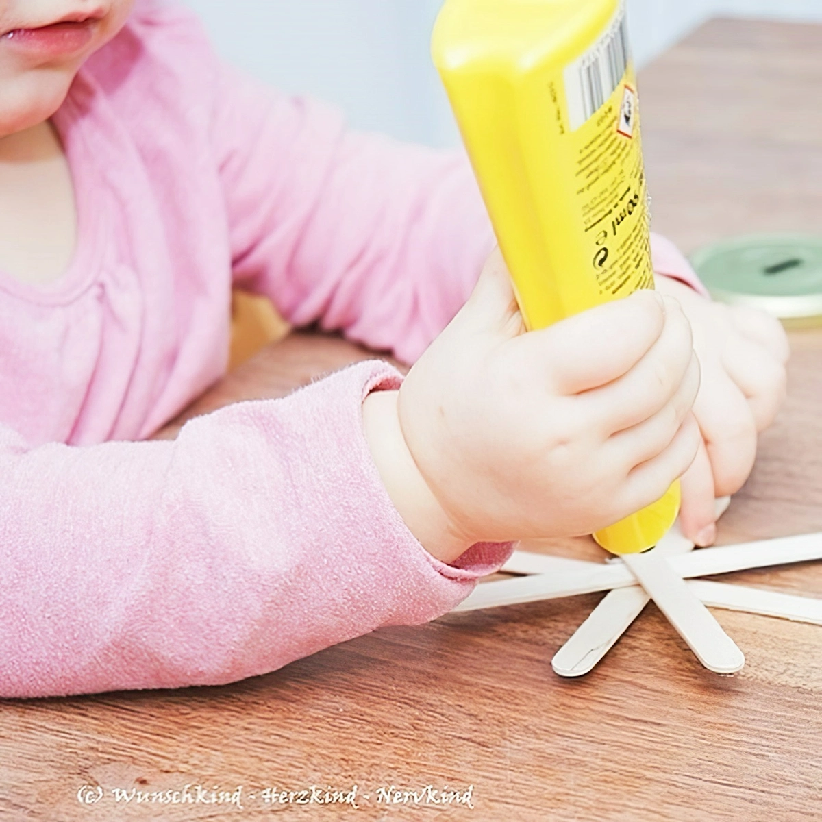 basteln weihnachten kinder 4 jahre schneeflocken aus holzstaebchen