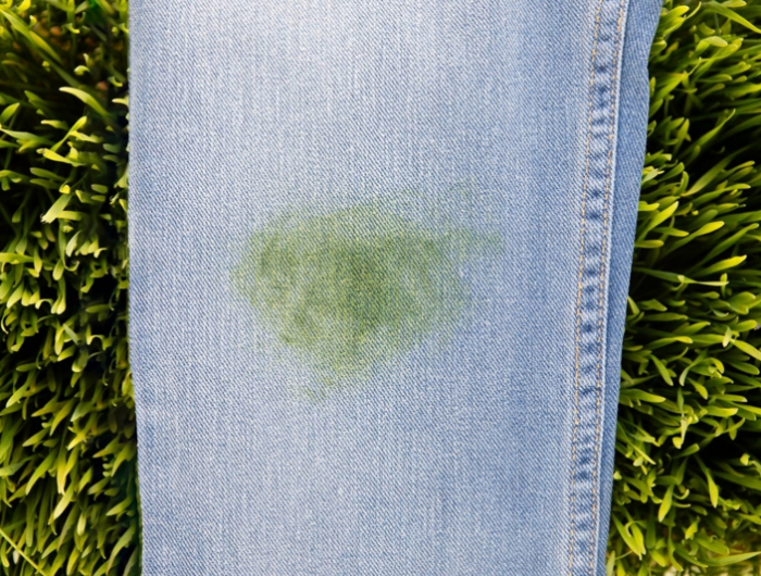 blaue jeans beschmutzt mit gras flecken entfernen kleidung