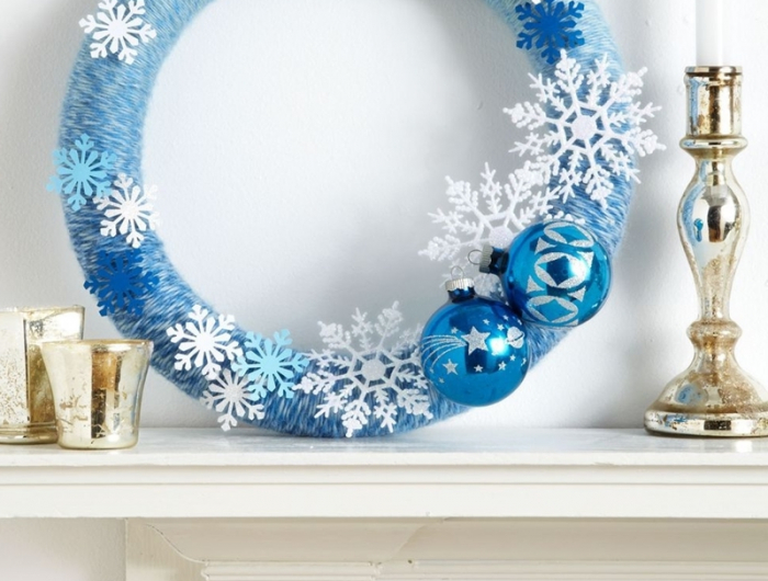 hauseingang weihnachtsdeko für draussen selber machen winterdeko ideen winterkranz in blau