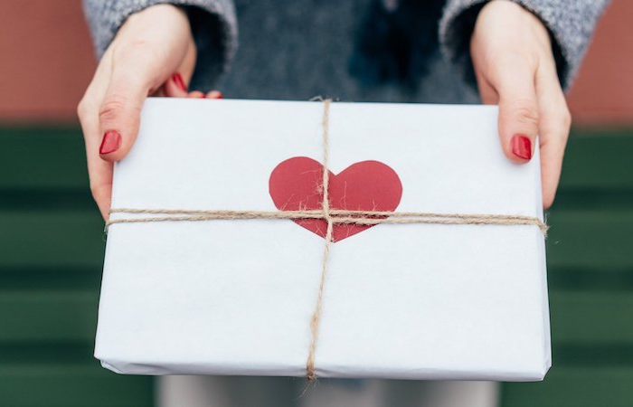 kreatives geschenk für freund romantische verpackung