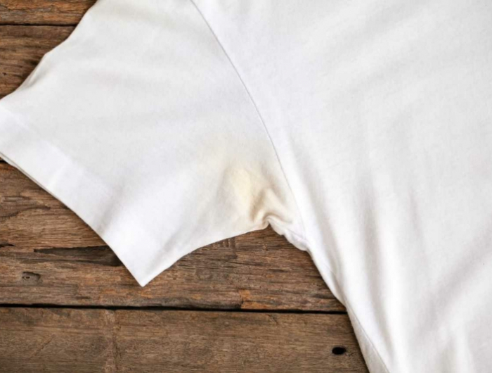schweißflecke weißes t shirt 10 tipps für flecken entfernen