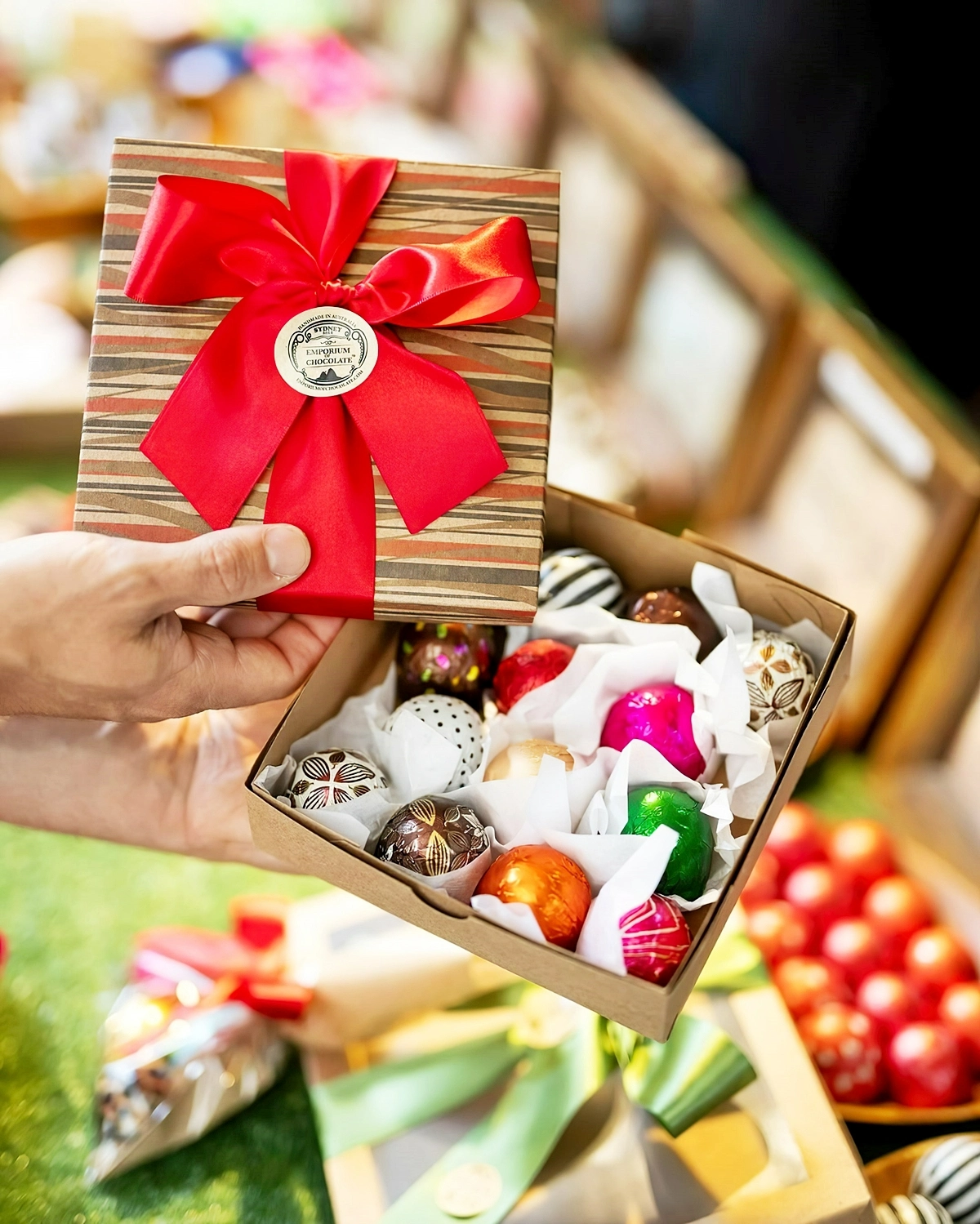 selbstgemachte weihnachtsgeschenke kleine box mit bonbons suesse geschenke ideen emporiumofchocolate