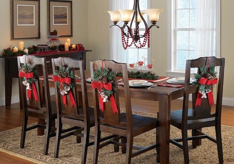 weihnachten deko für den tisch auch für den stuhl mit adventskranz sehr aktuell