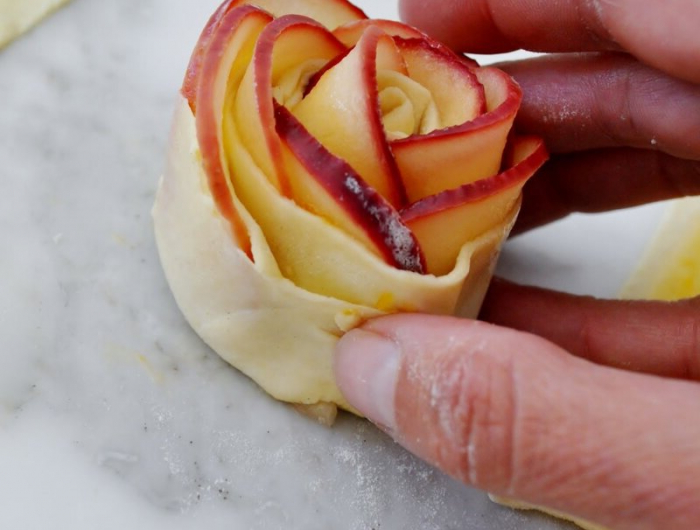 apfeltaschen rezept aus rosen aus blätterteig selber zubereiten.jpg