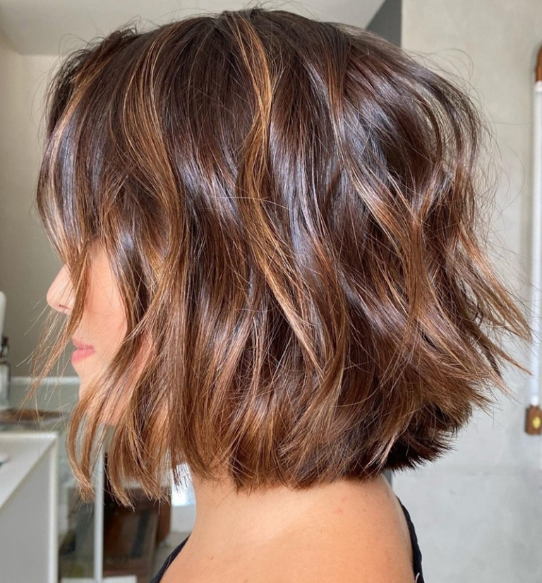 Kurzer Brauner Bob Mit Highlights