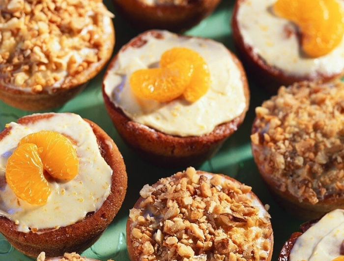 einfach backen muffins mit mandarinen und creme leckere cupcakes mit nüssen