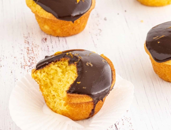 einfach backen muffins mit mandarinen und glasur aus dunkler schokolade