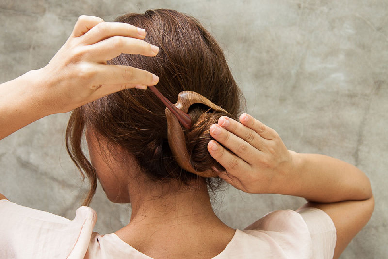 frisuren mittellanges haar low bun befestigen