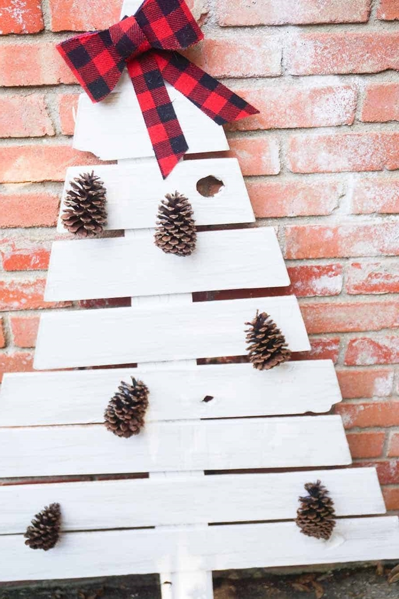 garten deko ideen für den winter weihnachtsdeko aus holz weihnachtsbaum