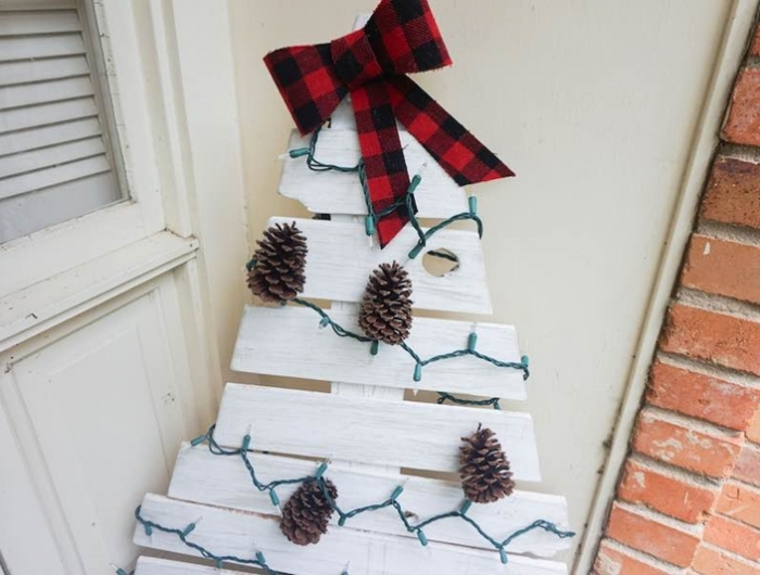 garten deko ideen weihnachtsbaum aus holz bauen eingangsdeko