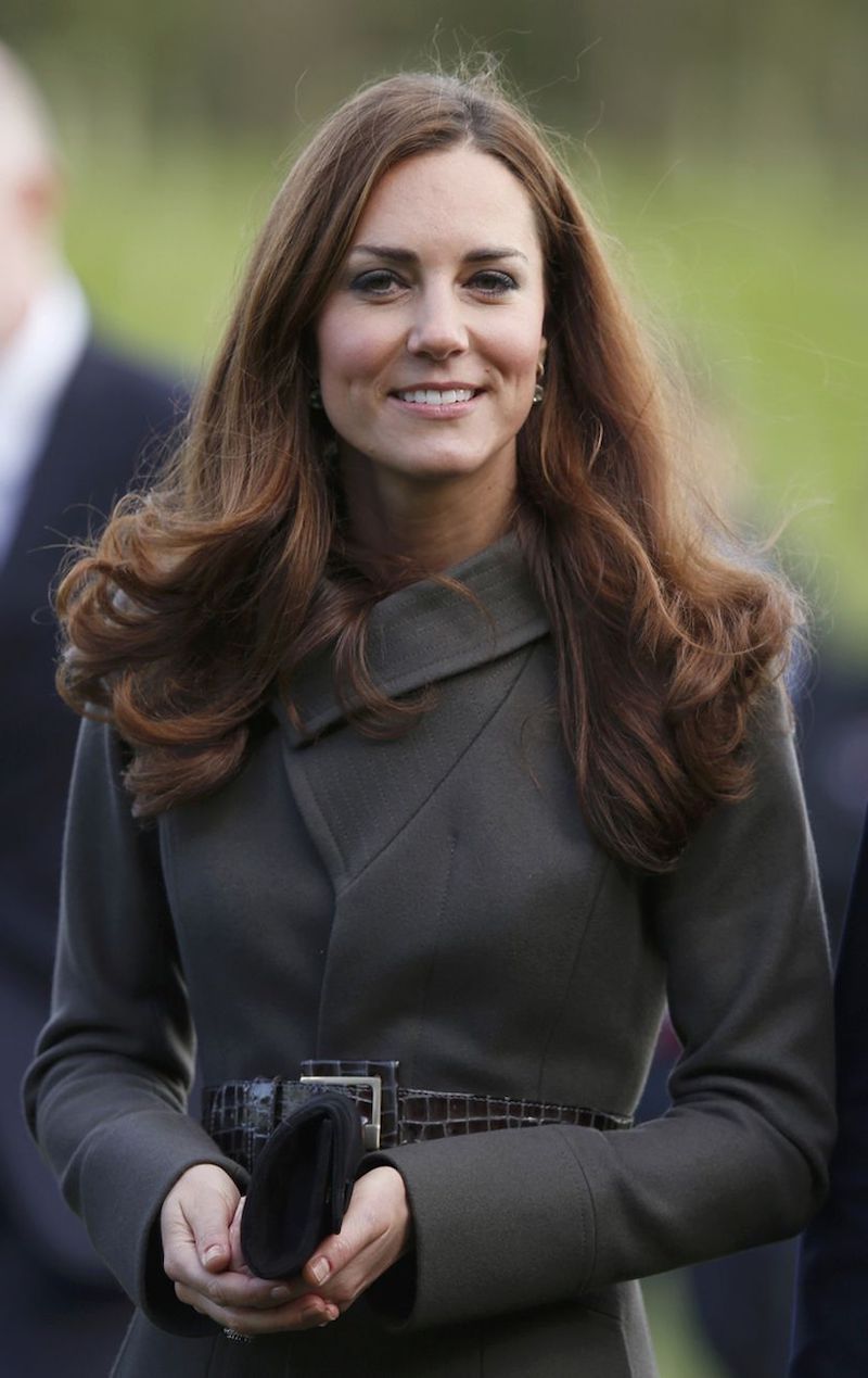 haselnussbraune haare kate middleton mit langem haar gewellt