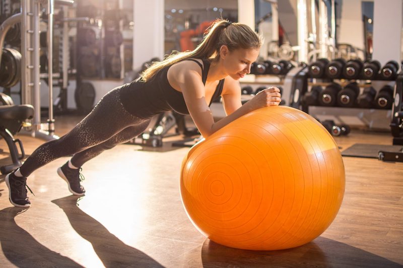 jeden tag planks erfahrungen um gesund und fit zu bleiben tipps mit einem ball