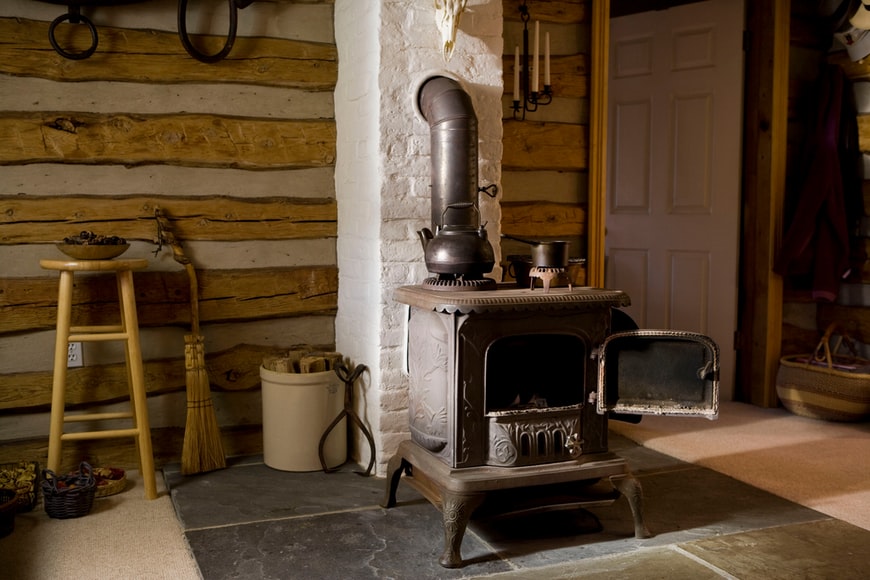 kaminscheibe kamin im retro stil landhaus wohnzimmer