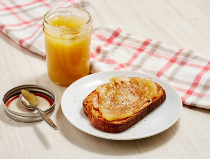 köstliches frühstück toast mit konfitüre apfelmarmelade mit zimt selber machen