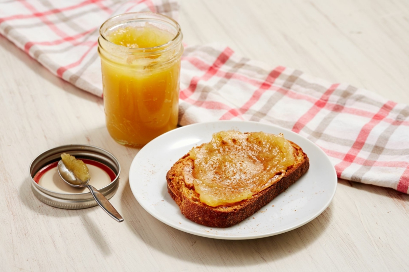 köstliches frühstück toast mit konfitüre apfelmarmelade mit zimt selber machen