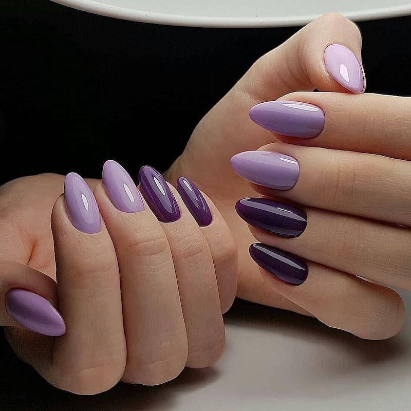 nageltrends 2022 welche nagellackfarbe ist im trends 2022 lila nuancen kombinieren very peri