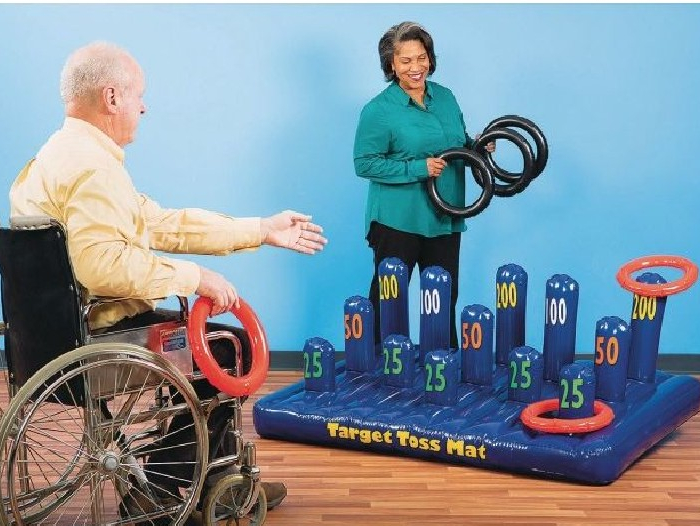neue interessante bewegungsspiele senioren sitzen die sehr lustig sind.jpg