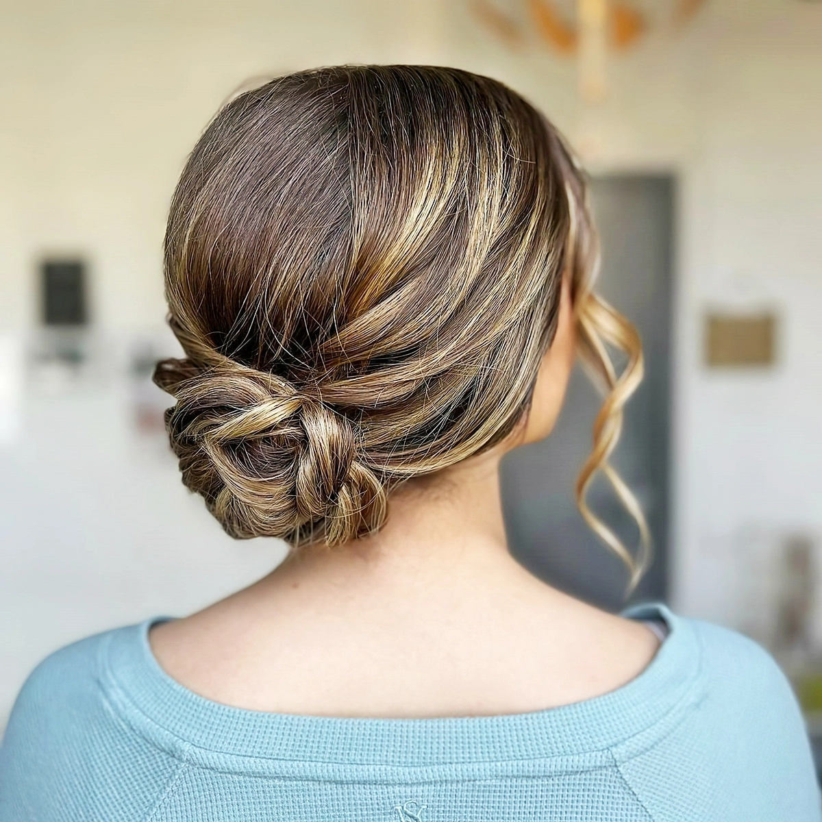 schnelle hochsteckfrisuren kurze haare tiefer dutt mit strahne vorne hgrabin