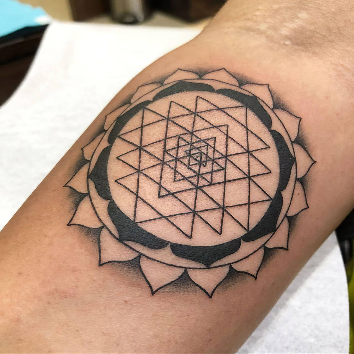 sri yantra tattoo geometrische tattoos zeldarebel.ink