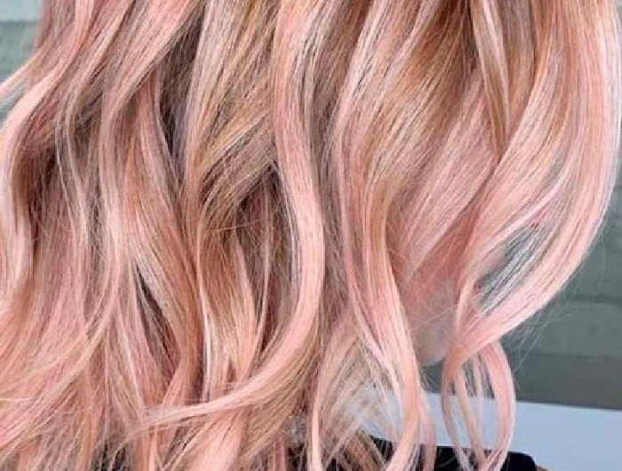 strawberry blond haarfarbe schulterlange erdbeerblonde frisur rosegold