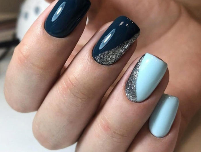 was ist die beliebteste nagellackfarbe sommernägel 2022 navy blue mit himmelblau silber