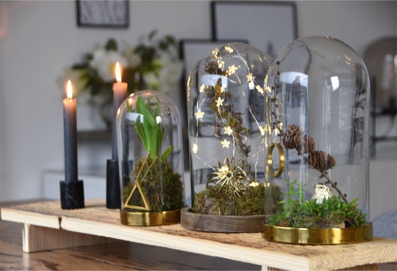wie dekoriere ich nach weihnachten winter deko wohnzimmer ideen 2022 holztisch glaslaternen mit grünen pflanzen kerze