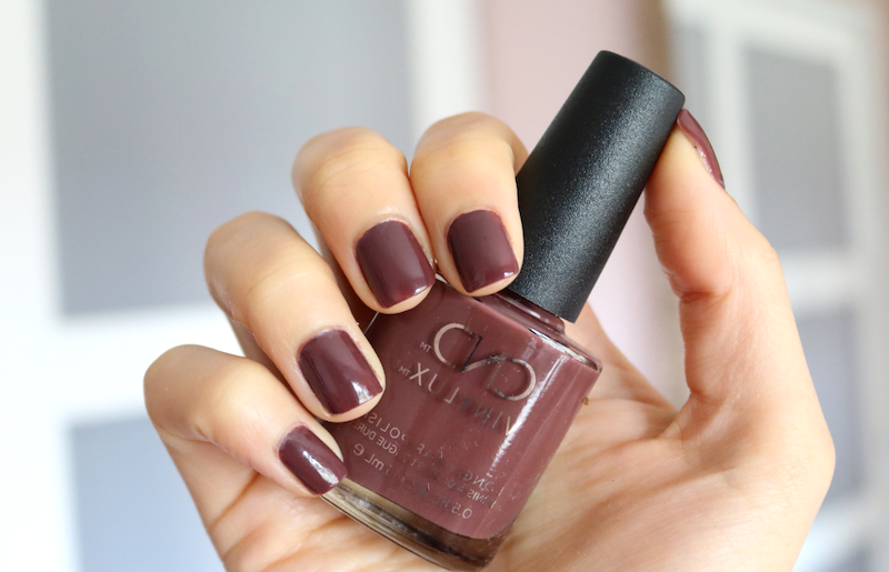 winter nägel nagellack trends 2022 gelnägel sommer 2022 dunkel braun violett