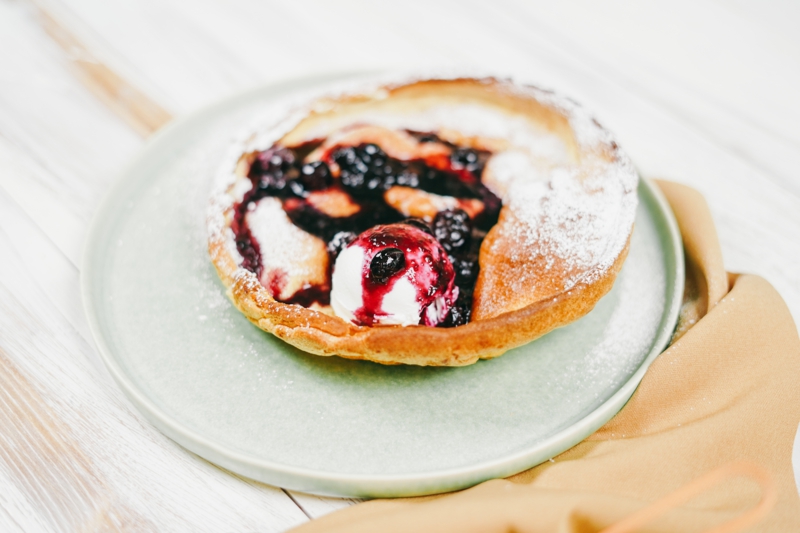 Leckere holländische Pfannkuchen mit Blaubeeren selber machen