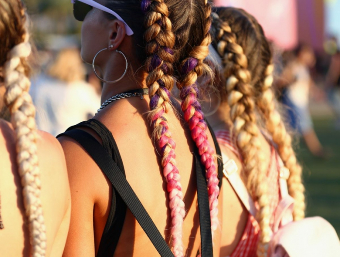 21 festival haare geflochtene haare mit pinken strähnen coole frisuren