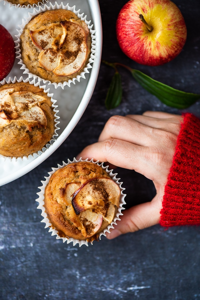 apfelmuffins mit joghurt miuffins mit apfel und apfel mit schieben deko