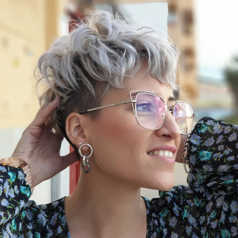 Pixie Cut Rundes Gesicht Brille