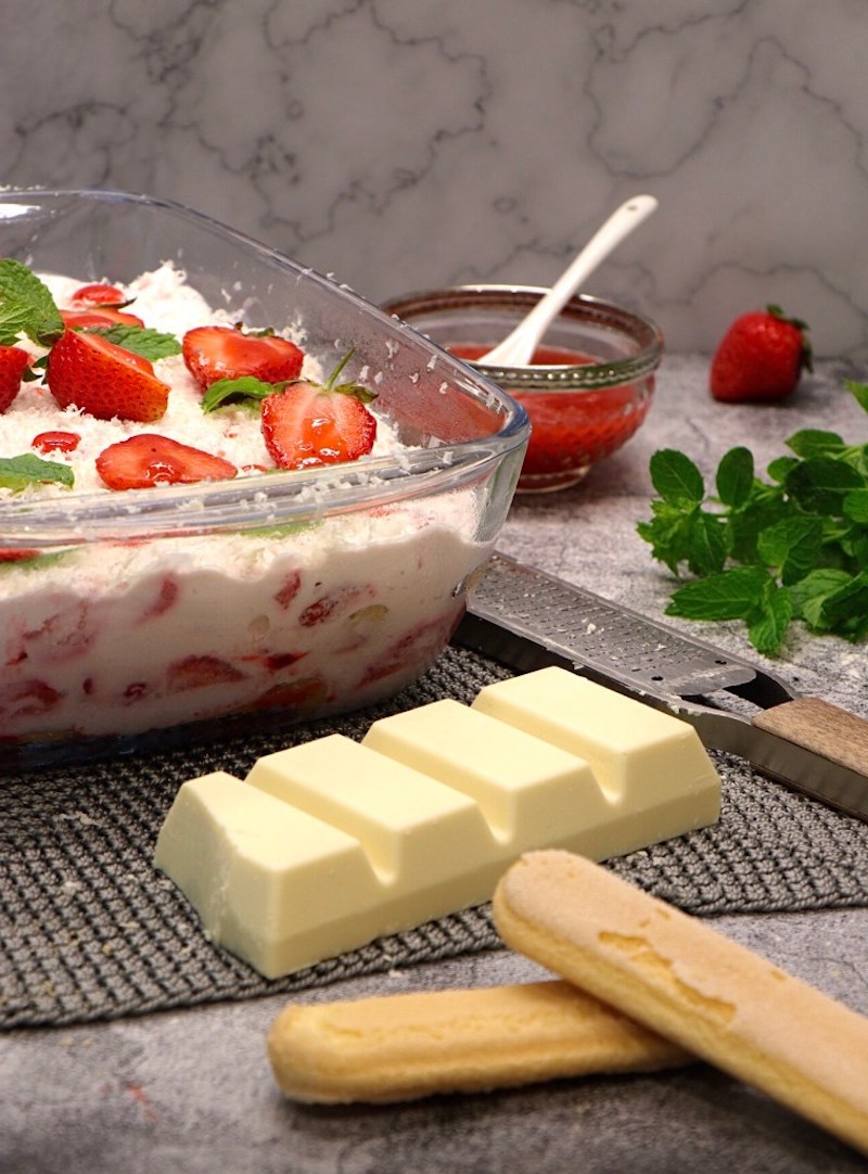 erdbeertiramisu rezept erdbeer tiramisu ohne ei mit joghurt und weißer schokolade