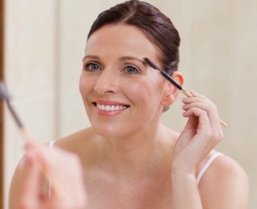 falten wegschminken welche concealer bei falten augenbrauen betonen